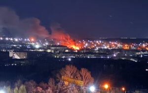 У Луганську та Криму масштабні пожежі після атаки