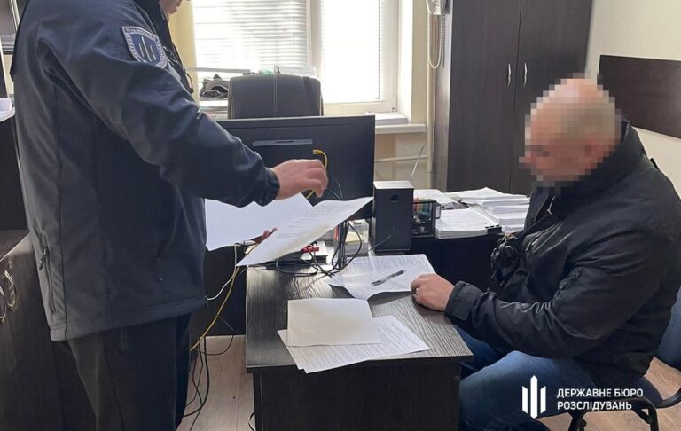 У Миколаєві засудили правоохоронця, який зламав ребро адвокату