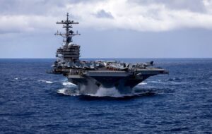 У США 200 літаків на авіаносцях для атак по Ірану