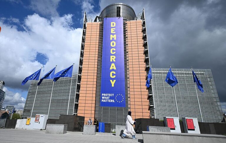 ЄС розглядає суворіші податкові умови для Києва на кредит в &euro;90 млрд – ЗМІ