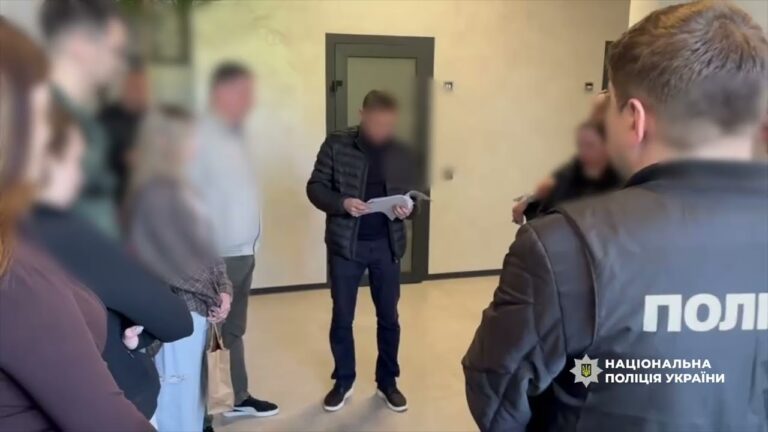 Викрито схему ухилення від сплати майже 40 млн грн податків на «тіньовій» мережі секонд-хенду
