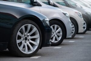 Бензинові авто домінували на ринку у квітні