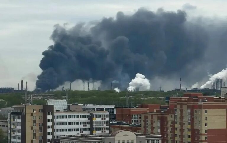 На ключовому меткомбінаті РФ спалахнула пожежа
