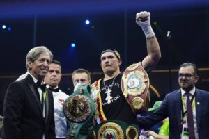 На кону бою Усик – Верховен стоятимуть два чемпіонські титули