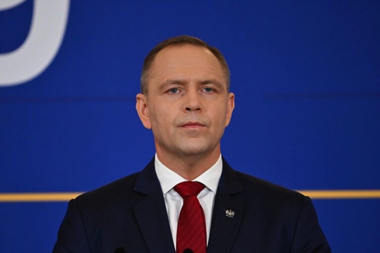 Навроцький вирішив позбавити Зеленського ордена Білого Орла