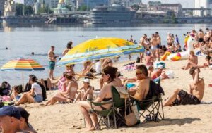 Пляжний сезон: де і за скільки в Україні можна відпочити