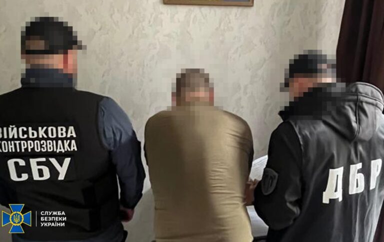 Правоохоронці викрили незаконну виплату військовим 2,6 млн “бойових”