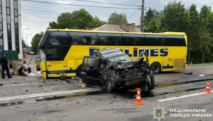 У Борисполі позашляховик зіткнувся з автобусом, є загиблий