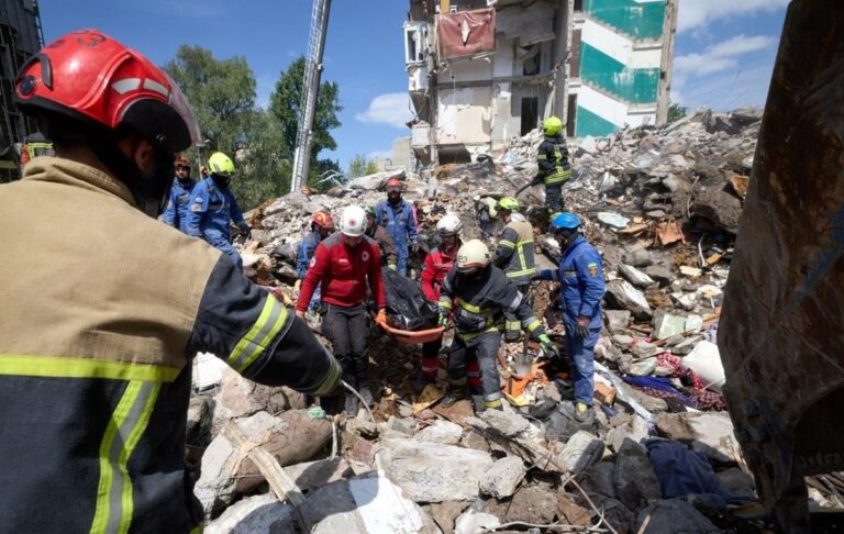 У Києві під завалами знайшли двох загиблих