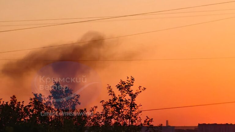 У Криму пролунали вибухи, атаковано Чорноморський флот РФ – соцмережі