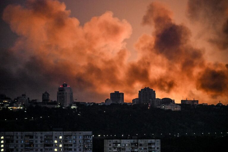 Удари по Києву. Послів не злякали погрози Росії