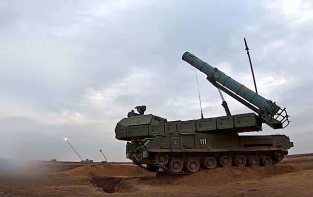 Українські дрони уразили ЗРК та склади росіян