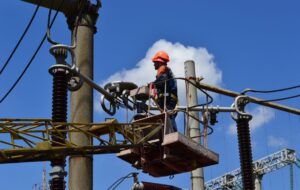 Укренерго визначилось щодо відключень на початку літа