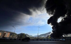 В РФ губернатор назвав пожежу в Туапсе “психологічною атакою”