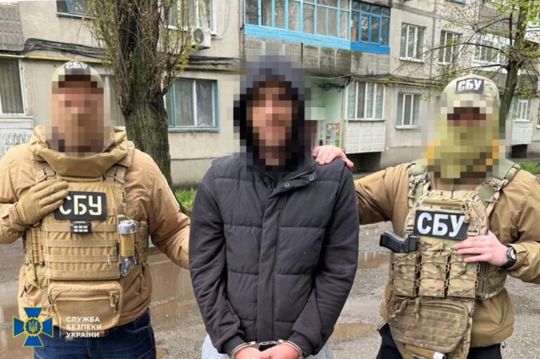 В Україні викрили чотирьох продавців “трофейної” зброї