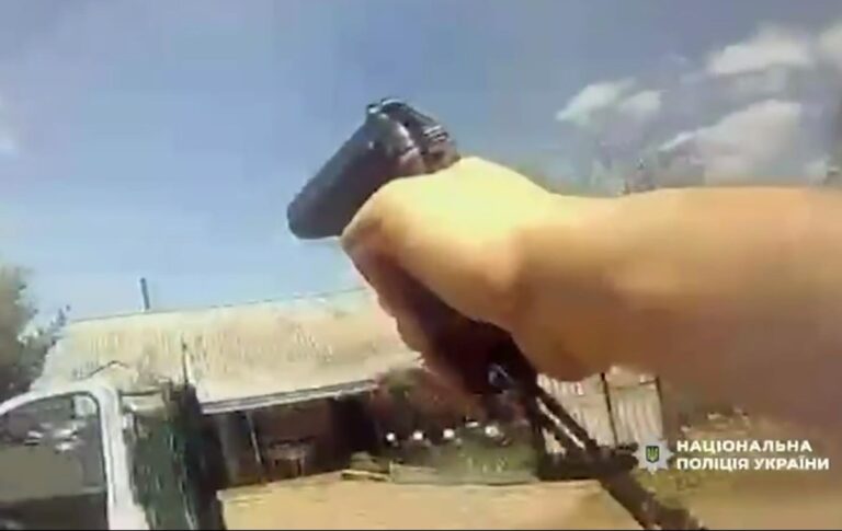 З’явилось відео нападу на поліцію на Хмельниччині