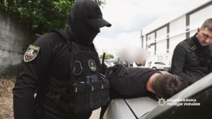 Влаштовували втечу військових у СЗЧ і чекали на «русскій мір»: Нацполіція затримала злочинну групу