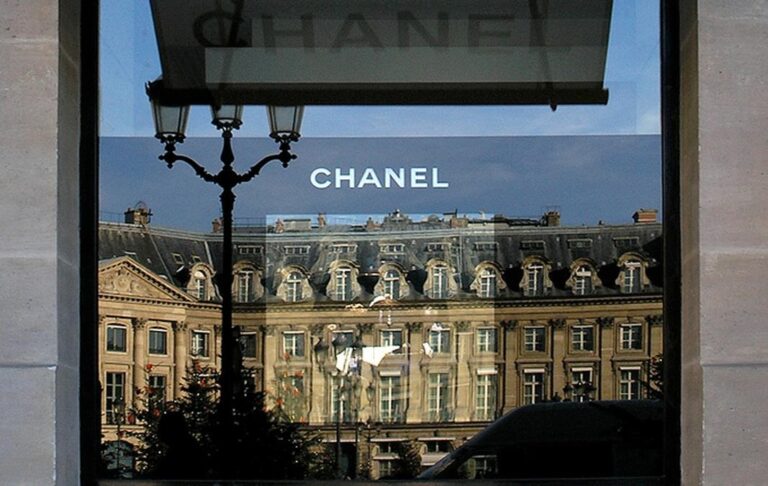 CHANEL представив M&eacute;tiers d&rsquo;Art 2026: сумки у формі фруктів і тварин
