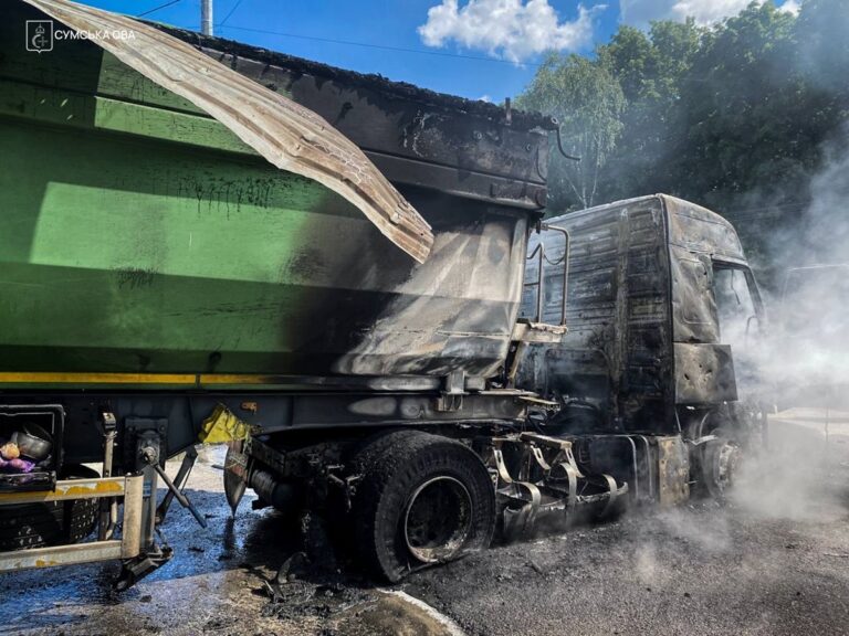 На Сумщині росіяни атакуваи вантажівки на АЗС
