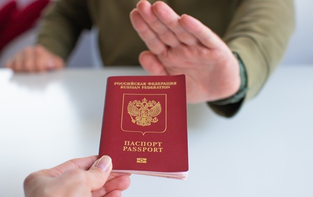 Низка країн ЄС закликає обмежити видачу віз росіянам