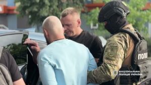 Погрози та підпал авто через вигаданий борг 250 тис дол: Нацполіція затримала групу вимагачів