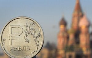 Половина бюджету РФ йде на війну – аналітик