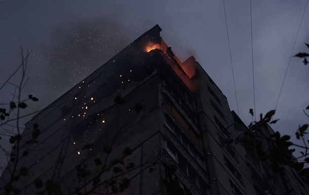 У Києві палають багатоповерхівки і собор в Лаврі
