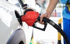 У РФ запропонували продавати бензин за номерами машин