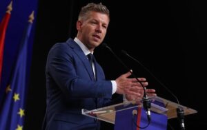 Угорщина розблокувала кошти ЄС на зброю для України