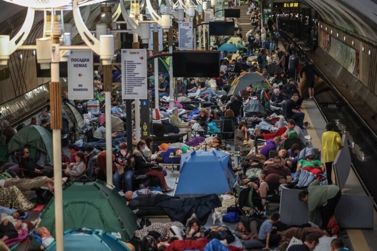 Атака на Київ: метро прихистило рекордні 56 тисяч людей