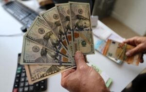 Долар і євро втрачають позиції в обмінниках