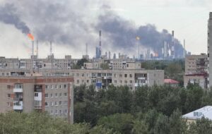 Дрони вперше атакували найбільший НПЗ в Росії