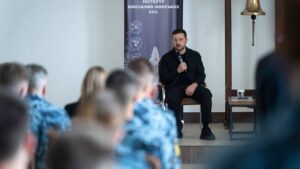 Володимир Зеленський зустрівся з випускниками та курсантами Інституту Військово-Морських Сил