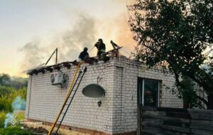На Чернігівщині дрон РФ влучив у будинок, серед постраждалих діти