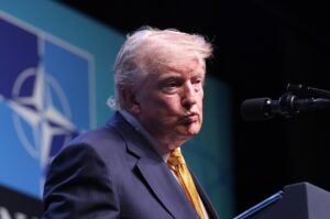 На честь Трампа перейменували аеропорт і міст у двох штатах США