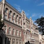 Нацбанк почав знижувати курс гривні