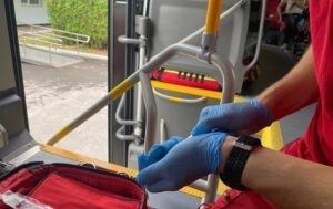 Росіяни вдарили по житловому будинку в Одесі: є поранені