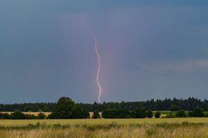 Спека до 31&deg; та локальні грози очікуються в Україні на вихідних