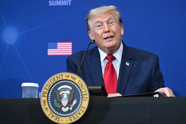 Трамп перетворив власні пости на біржовий інструмент