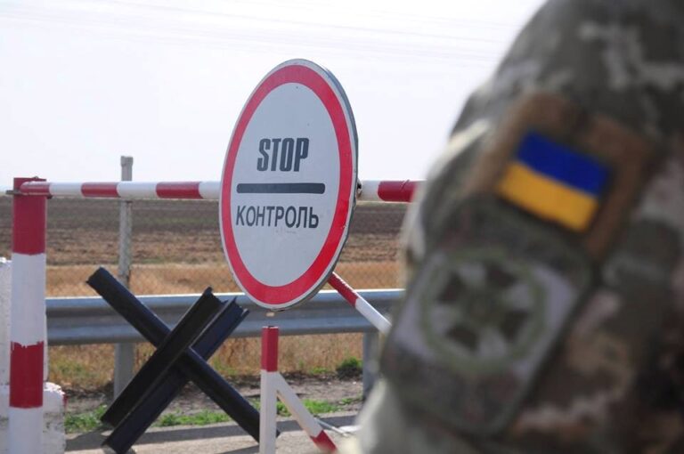 У Чернігові на блокпості намагалися передати вибухівку в бургері