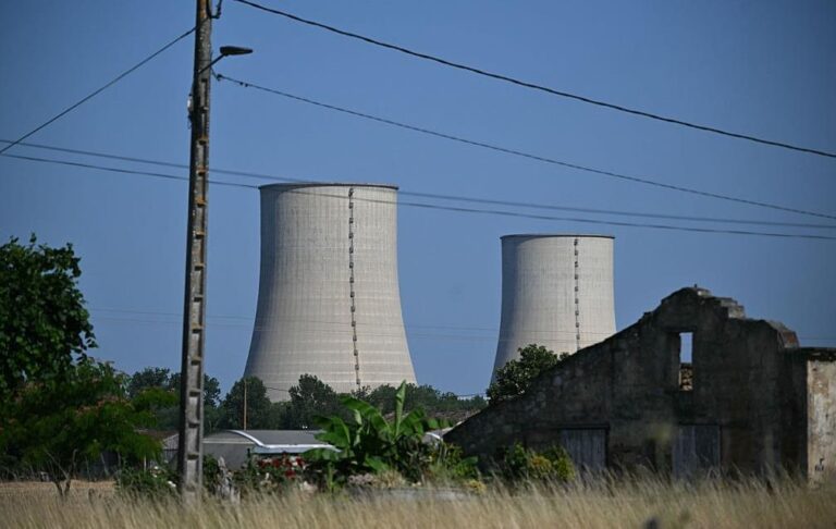 У Франції терміново зупинили три ядерні реактори