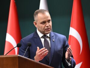 У Навроцького проти публікації даних про військову допомогу Києву