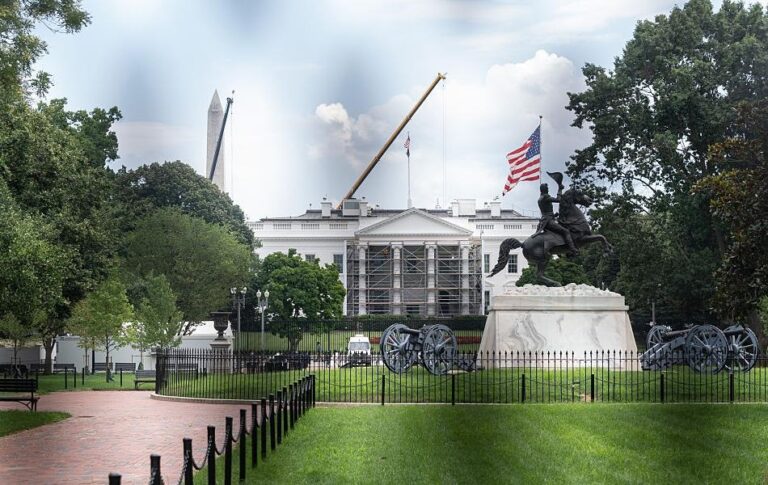 У США звинуватили вісім людей у підготовці теракту під Білим домом