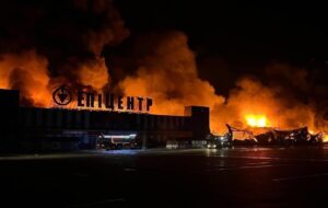 У Сумах після удару БПЛА палає Епіцентр