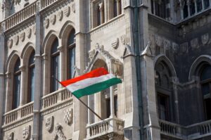Угорщина “закриває двері перед росіянами”
