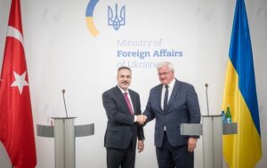 України і Туреччина обговорили шляхи відновлення свободи судноплавства
