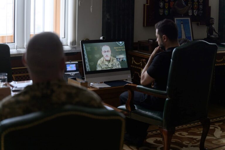 Зеленський готує посилення оборони на сході