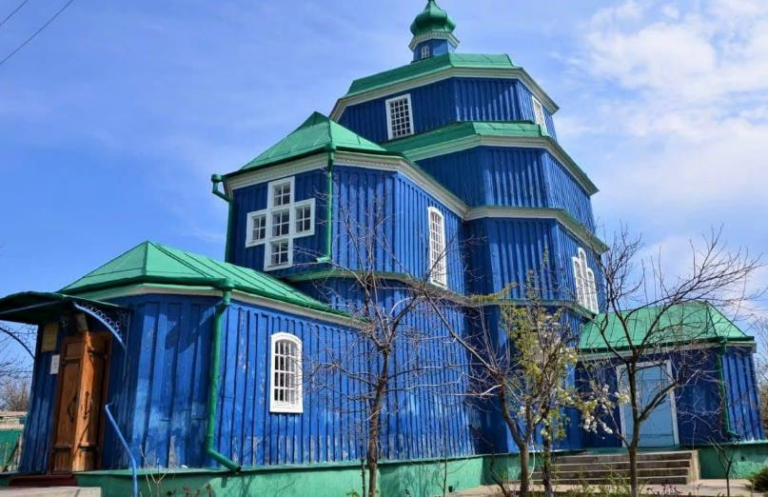 Через удар РФ згоріла старовинна церква у Береславі – ЗМІ