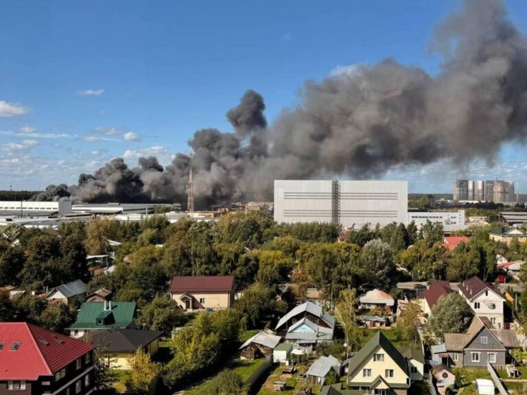 Друга пожежа за добу: під Москвою палає склад