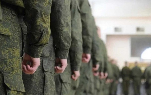 Дві третини російських регіонів платять вербувальникам контрактників
